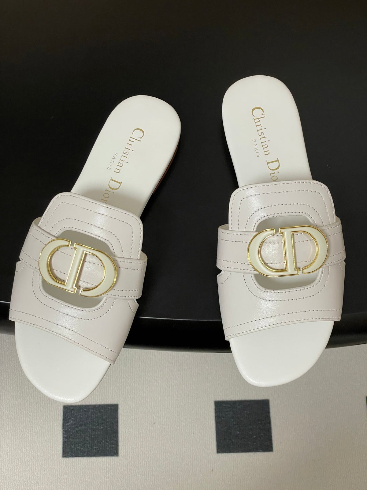 DIOR CLASSIC MONTAIGNE SANDALS 25S IN WHITE LAMBSKIN WITH CD LOGO