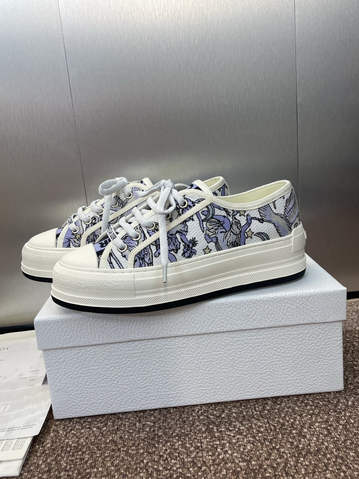 DIOR 25S WALK'N' SNEAKER IN BLUE TOILE DE JOUY EMBROIDERED COTTON