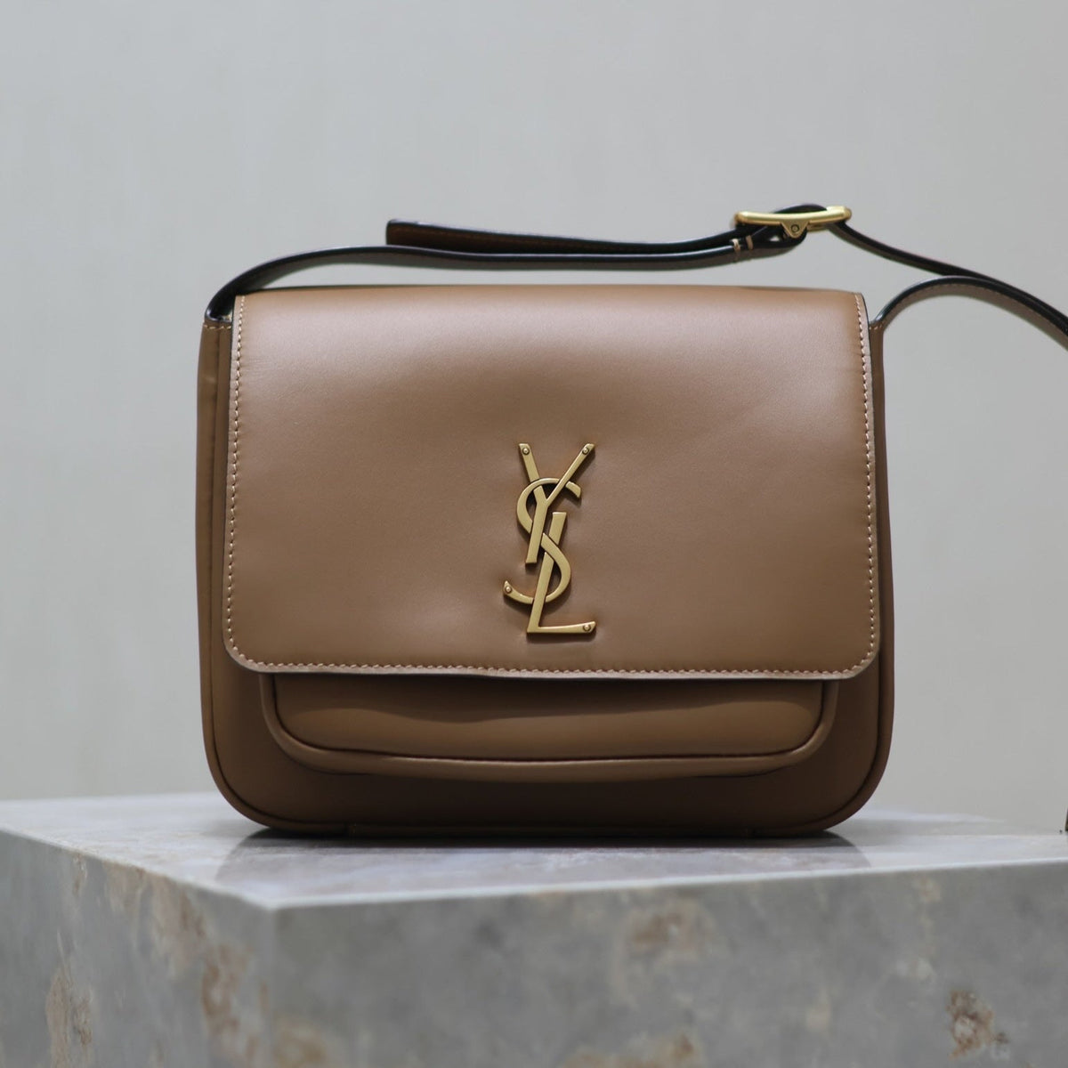 YSL 25S NIKI BABY 22 IN BROWN CALFSKIN GOLD HARDWARE